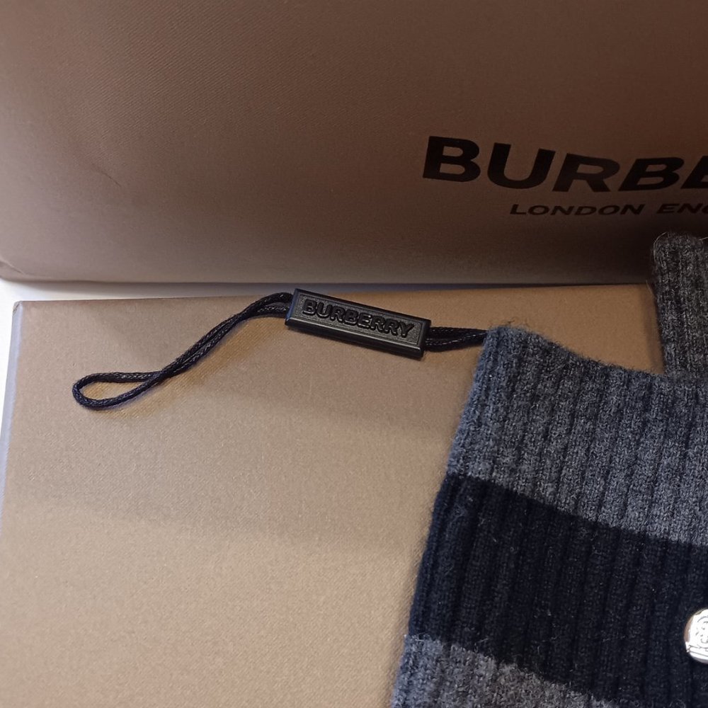 NEW Burberry Cashmere Blend Gloves - Picture 3 of 8